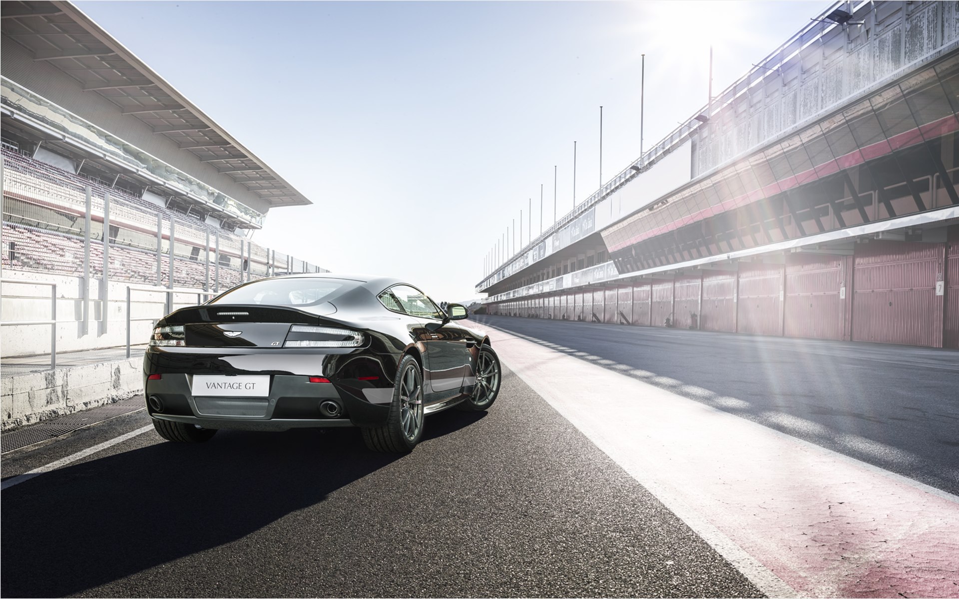 Aston Martin V8 Vantage GT 2015
